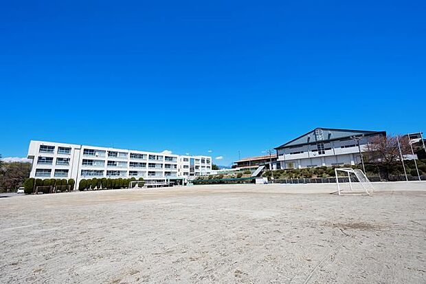 甲斐市立双葉中学校（約1,100m・徒歩14分）