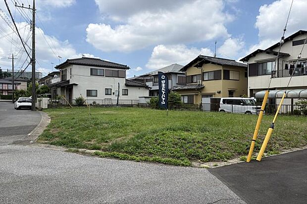 【分譲地全景3（撮影_2026年6月）】角地を含む開放感のある立地で、陽当たりにも恵まれた分譲地。※販売済区画を含む場合がございます。