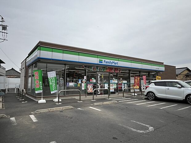 ファミリーマートつくば上ノ室店（約700m）