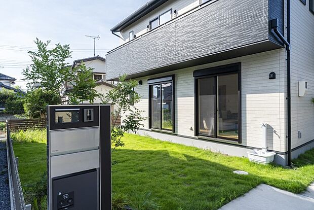 【外観・【完成予想パース】】◇お子さまのちょっとした外遊びや植物の水やりなど、気軽に使えるプライベート空間の庭。過度な手間がかからず、忙しいご家庭でもストレスなく楽しめるちょうどよいサイズ感です♪※施工事例