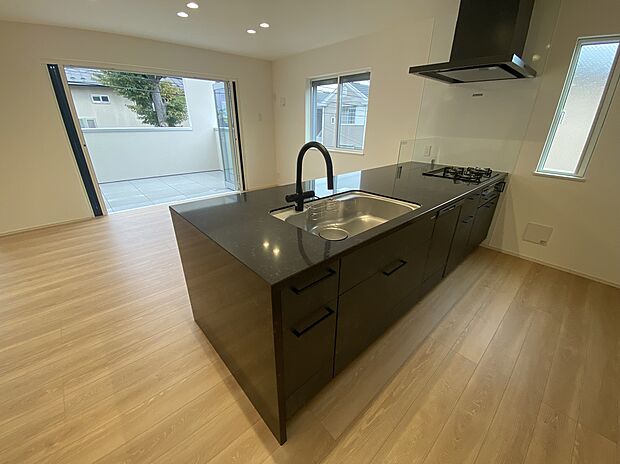 施工例　革新的なデザインと優れた機能性は毎日欠かせないキッチンワークに歓びをプラス