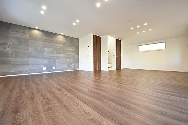 施工例 広々としたスペースに優しい光があふれるくつろぎのリビングダイニング