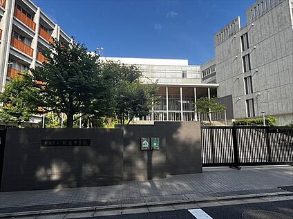 新宿中学校 約640m(徒歩8分)