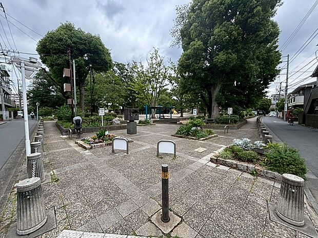 梅里中央公園（約560m）