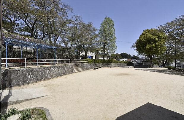 正田公園(約350m)