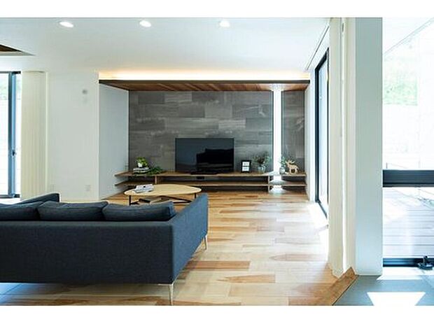 【シンプルモダンのイエ工法:軸組工法】無駄な物を無くしたシンプルなデザイン。
1つ1つの見えてくる線を、できるだけ細く仕上げることで、
スタイリッシュな空間になりました。