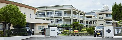 葦高小学校 約500m(徒歩7分)