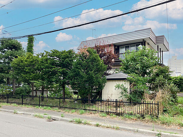 【現地写真】
全9区画の分譲地が登場です。土地面積は39坪以上。お住まいが完成し建ち並ぶと、素敵な一画になりそうですね。
(2025年8月撮影）