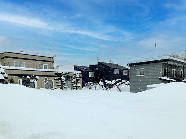 【現地写真】
約52坪の広々とした土地面積が魅力の売地です。現在更地ですので、解体費用が抑えられ、引き渡し後はスムーズな着工が可能です。
(2026年2月撮影)