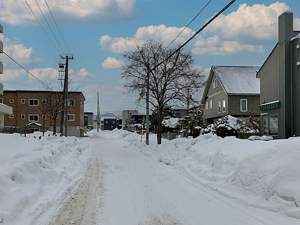 【現地写真】
周辺は落ち着いた住宅地となっており住環境良好。徒歩10分圏内には生活利便施設が充実し、日々の暮らしを支えてくれます。
(2026年2月撮影)