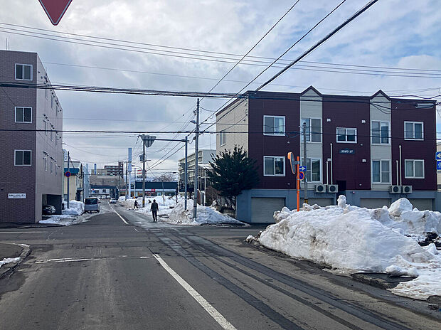 【現地写真】
1・2号地は南側道路に面し陽当りも期待できます。明るく暖かい陽光を感じられる快適なお住まいが建てられそうですね。
（2026年3月撮影)