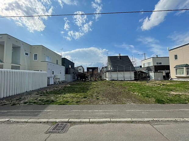 【現地写真】
現況が更地のため、すぐに建設を開始でき、施工期間を短くすることができます。即お引渡しも可能です。
(2026年4月撮影)