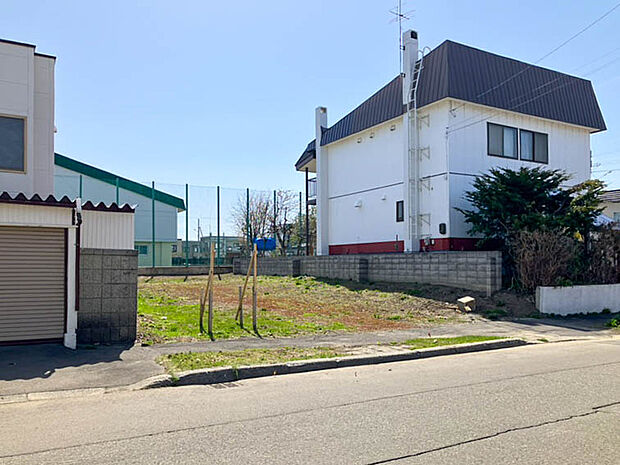 【現地写真】
解体費用の掛からない更地です。お引渡し後はスムーズに理想の住まいづくりを始められます。
(2026年4月撮影)