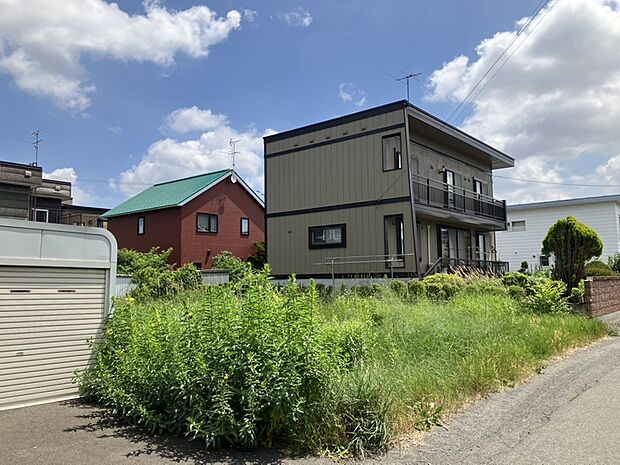 【現地写真】
建物の解体費用がかからない更地のため、初期費用を抑えたお住まいづくりが可能です。ぜひ現地をご覧ください。
（2026年8月撮影）