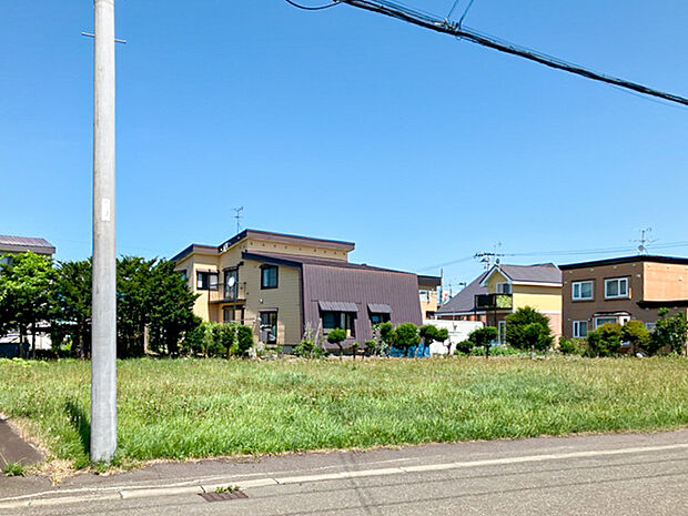 【【現地写真】】現在更地のため、土地の状態もご確認いただけ、広さや建築後のイメージもしやすいですね。
(2025年7月撮影）