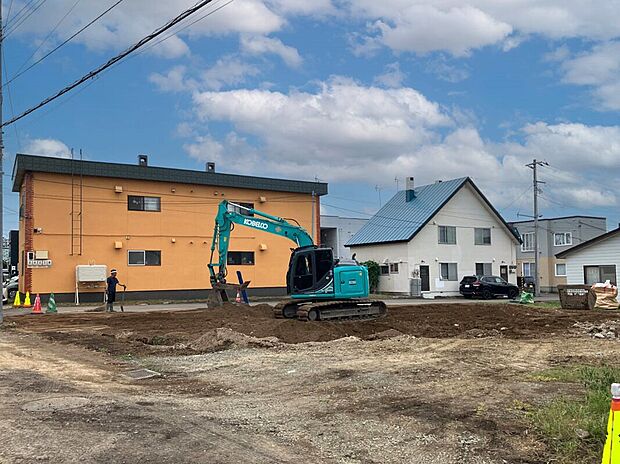 【【現地写真】】更地でのお渡しですので、解体費用が抑えられ、引き渡し後はスムーズに建築を始めることができます。
(2025年8月撮影）