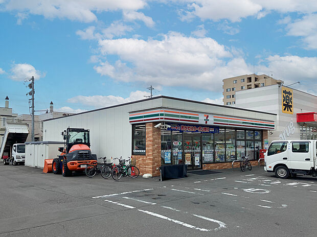 セブンイレブン札幌菊水元町2条店（約160m）