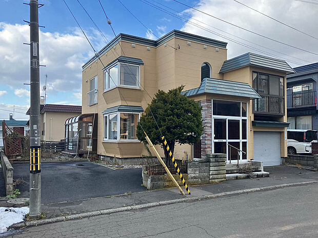 【【現地写真】】現状古家ございますが、解体後のお引き渡しのため解体費用がかからないのも嬉しいポイントですね。
（2025年12月撮影）