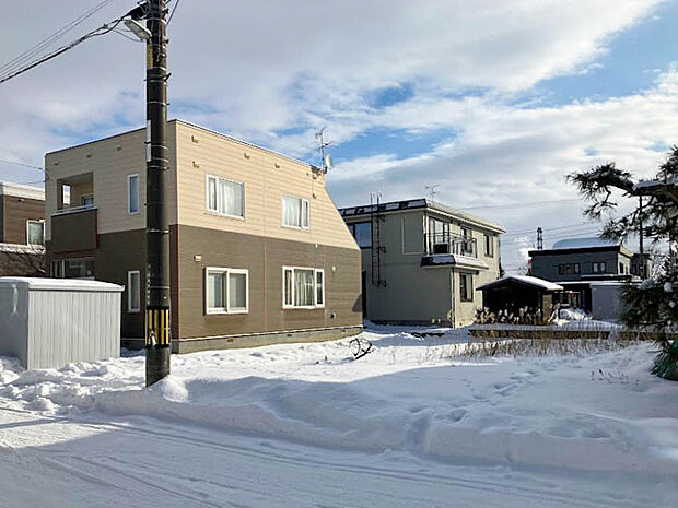 【【現地写真】】駅までフラットアプローチが可能です。通勤通学、自転車やベビーカーでの移動もしやすい立地です。
（2026年3月撮影）
