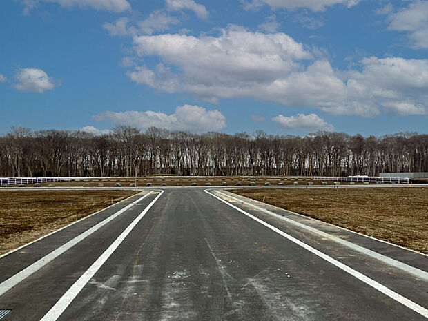 【【現地写真】】緑も豊かでのびのびと暮らせる環境も魅力のポイントです。お散歩やジョギングなどの趣味も楽しめますね。
(2026年4月撮影)