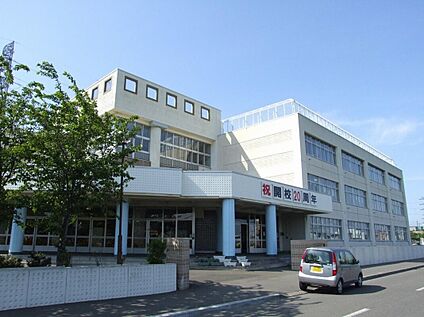 新発寒小学校 400m(徒歩5分)