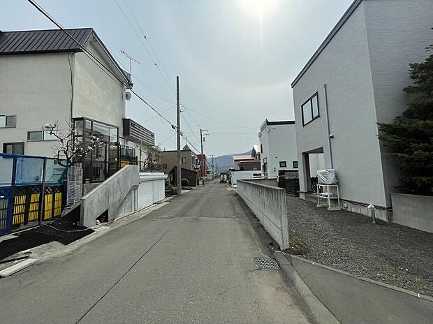 【【現地写真】】きれいで見通しの良い道路は、お住まいの見栄えが良くなるだけでなく、安全性・防犯性も高まります。
(2026年4月撮影）