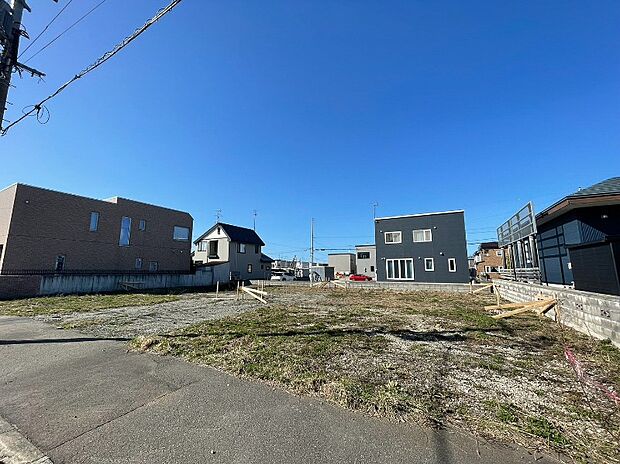 【【現地写真】】様々な間取りにも対応できるバランスの良い整形地。間口も広く、お庭やカースペースなども設けやすい区画です。
(2026年4月撮影)