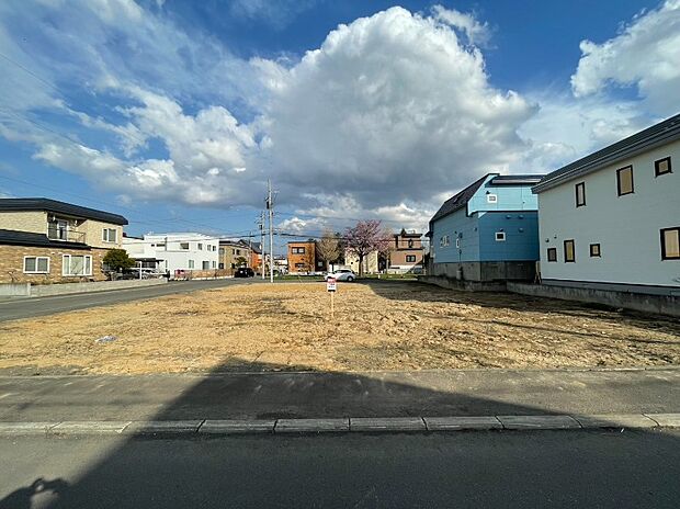 【【現地写真】】更地につき、解体費用が掛からず、すぐに建築計画をスタートできます。スムーズに新生活への準備が進みますね。
(2026年4月撮影)