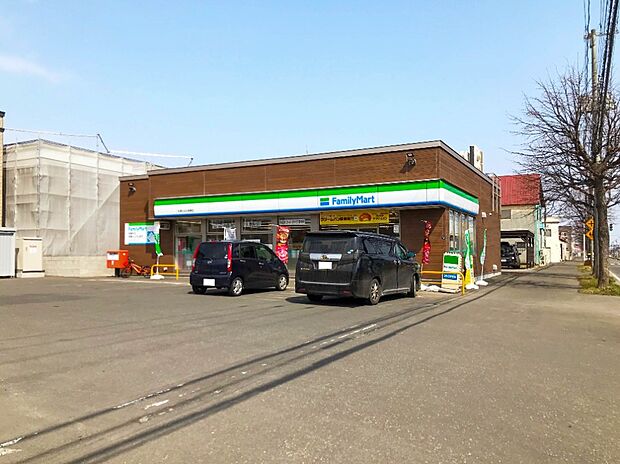 ファミリーマート札幌北49条東店(約280m)