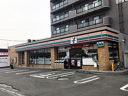 セブン-イレブン 札幌菊水元町7条店 550m(徒歩7分)