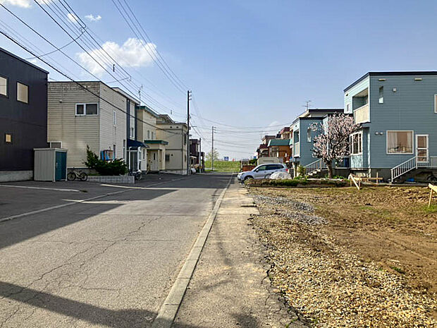 【【現地写真】】見通しの良い道路は、お住まいの見栄えが良くなるだけでなく、安全性・防犯性も高まります。
(2026年4月撮影)