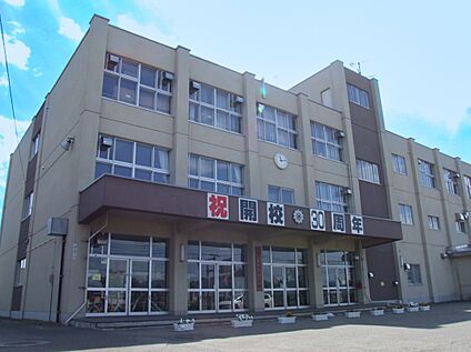 西岡南小学校 642ｍ(徒歩9分)