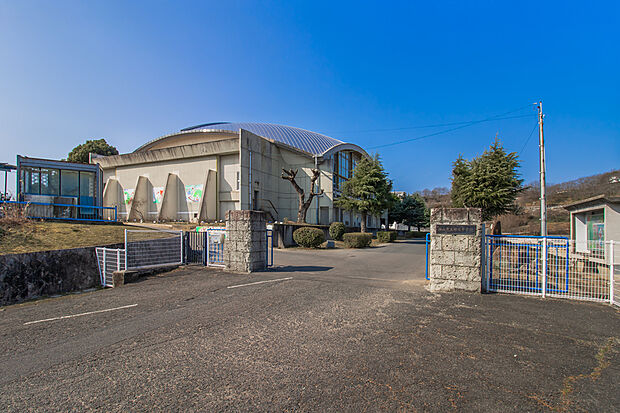 神辺中学校（約1,100m）