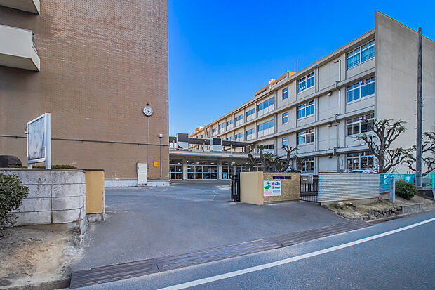 向丘中学校(約2,100m)