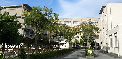 六ツ美中学校 約3400～3460m(自転車14分)