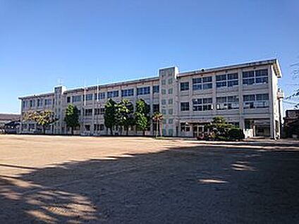 三谷小学校 700～720ｍ(徒歩9分)