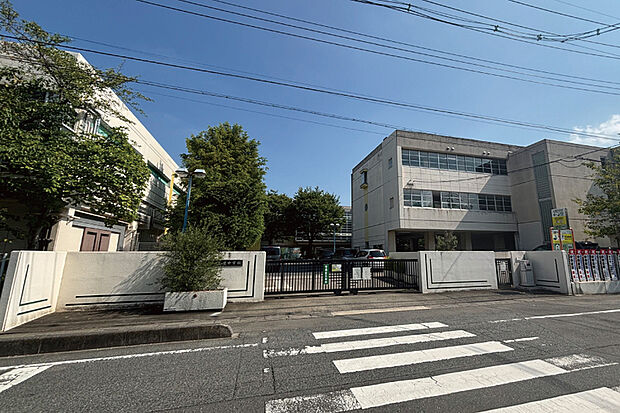 土屋中学校(現地より徒歩14分)