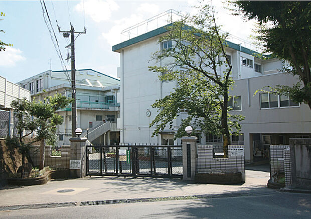 大谷口小学校（現地より徒歩8分）