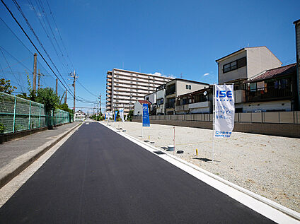 【前面道路含む現地写真】
