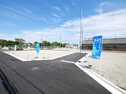 【前面道路含む現地写真】