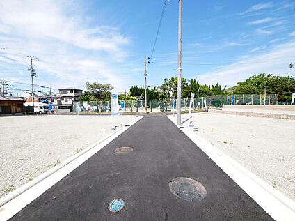 【前面道路含む現地写真】