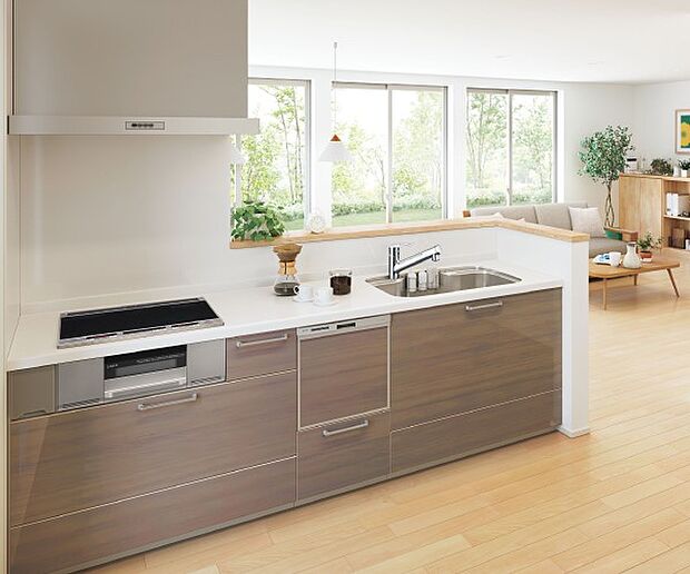 【【EIDAI】システムキッチン】家族でのコミュニケーションがとれる対面型システムキッチン。横一列にシンクとコンロをまとめたシンプルな形です。動きやすさとスタイリッシュなデザインが魅力。