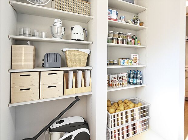 【その他画像】【リビングコンテナ】あれどこだっけ？がなくなるよう、物の指定席を決めて収納。家族みんなが楽に片付けることができます。