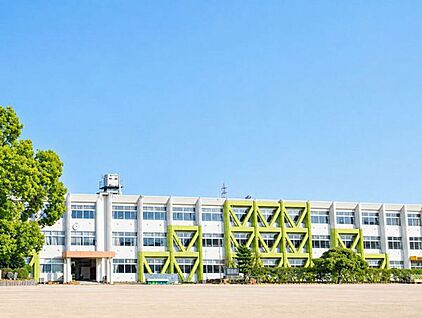 西小学校 約1700ｍ(徒歩約22分)