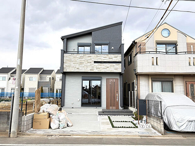 外観　シャープなデザインが印象的な洗練された住まい