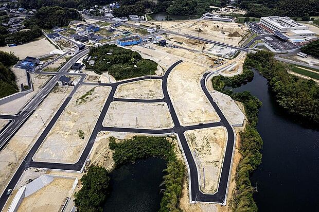 上空から見た現地(2024年5月)撮影 豊かな自然と未来型の住まいが共存する街。キャンパスタウン糸島で理想の暮らしを。