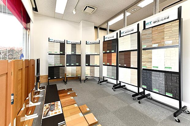 【建具・外壁材】弊社ショールームにてコーディネーターとともに最旬アイテムのお色合わせ等ができます♪