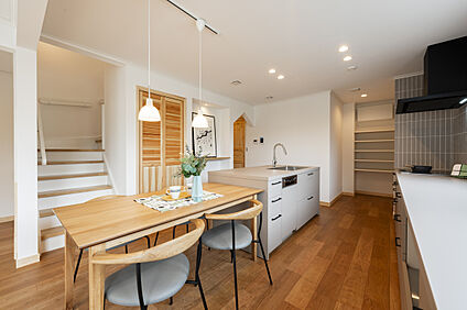 人気のII型キッチン。