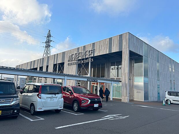 函館蔦屋書店（約700m）