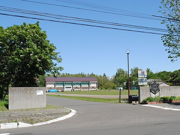 当別町立西当別中学校（約660m）